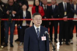 馬新強(qiáng)董事長走上代表通道談“追光之路，久久為功”